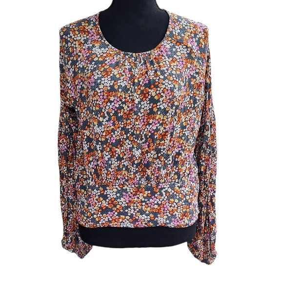 Buckle Gimmicks Floral Top - Picture 1 of 4